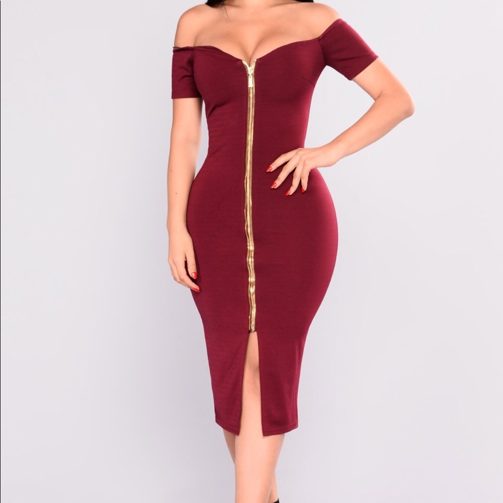 ISO: Robyn Zipper Dress in Wine color. Size XL.